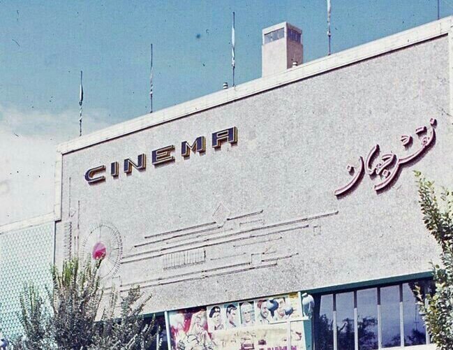 اعتراض روزنامه‌های اخگر و اصفهان به سینمای مبتذل